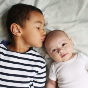 Faire-part de naissance Bilingue justifié 2photos lila Faire-part de naissance Bilingue justifié 2photos lila