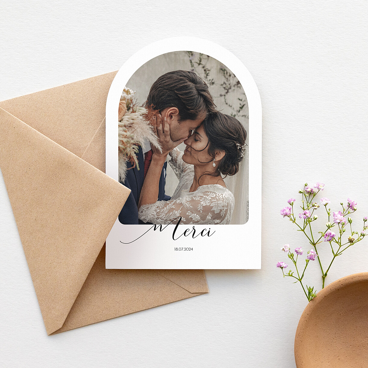 Carte de remerciement mariage tendre innocence